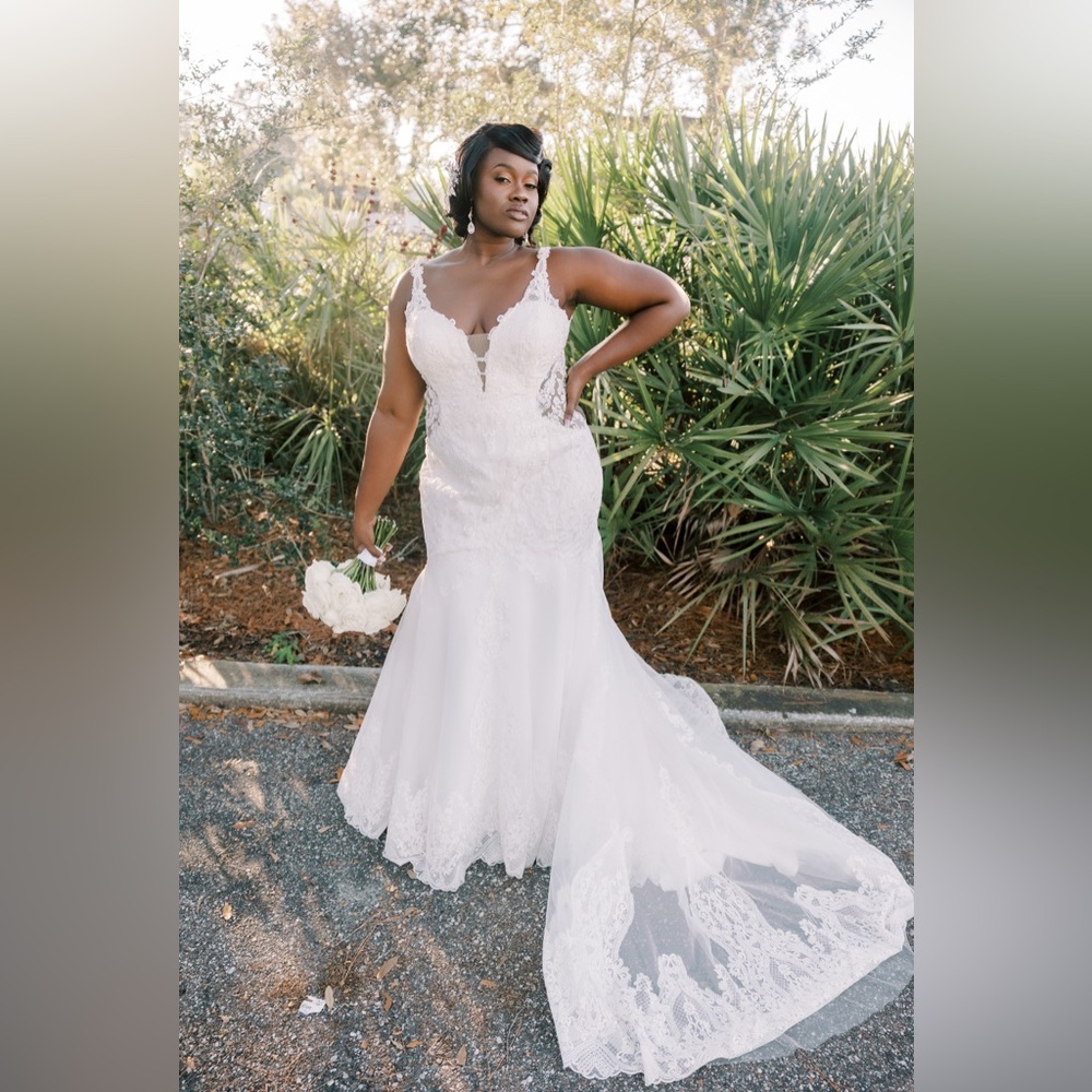 Plus size Lace Wedding Dress